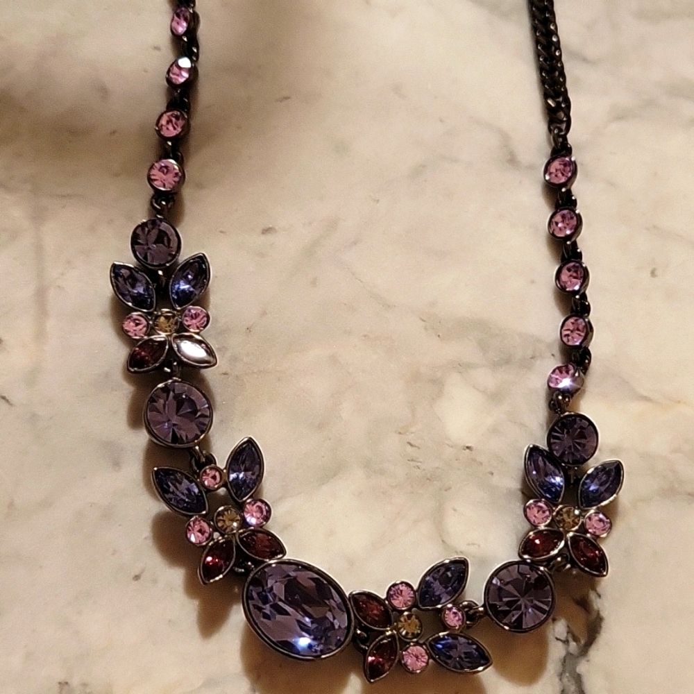 Genvenchy carryall necklace